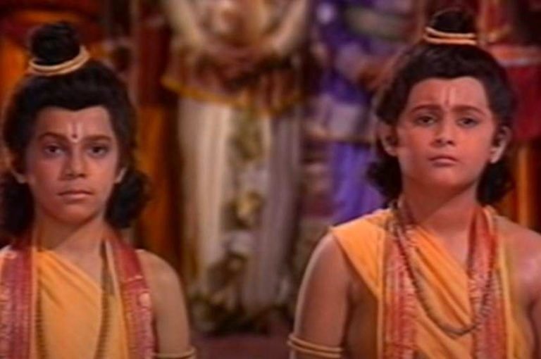 Hum Katha Sunaate Ram Sakal Gun Lyrics