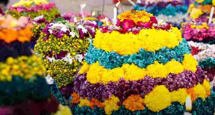 Iddaru Akka Chellelu Bathukamma Song Lyrics